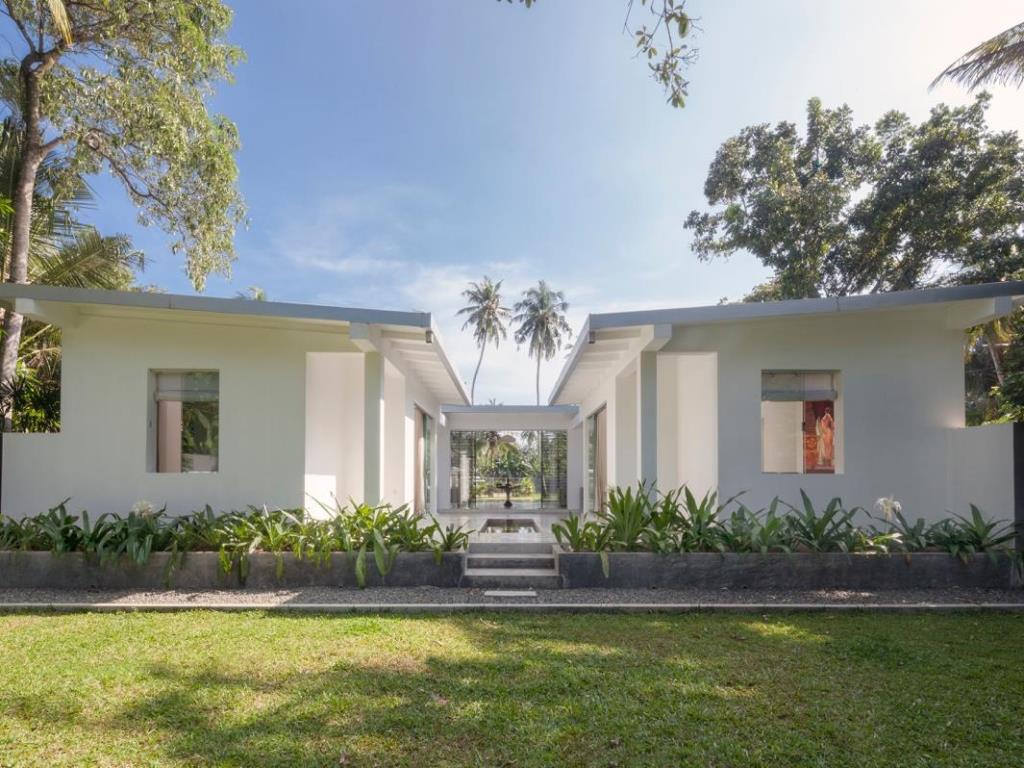 Tropical garden at Pittaniya Villa